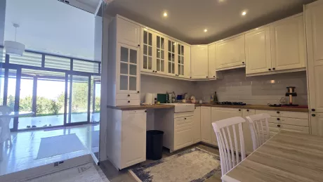 Бодрумдағы бассейні бар жиһаздалған сәнді 2 бөлмелі вилла сатылады