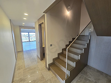 Үскідардағы азаматтыққа жарамды 528 м² премиум дуплекс сатылады