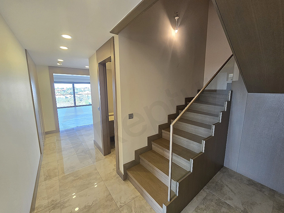 Үскідардағы азаматтыққа жарамды 528 м² премиум дуплекс сатылады