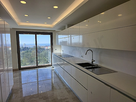 Үскідардағы азаматтыққа жарамды 528 м² премиум дуплекс сатылады