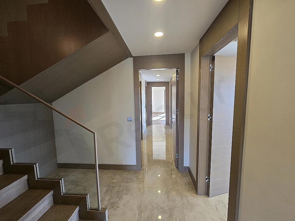 Үскідардағы азаматтыққа жарамды 528 м² премиум дуплекс сатылады