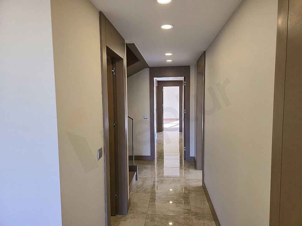 Үскідардағы азаматтыққа жарамды 528 м² премиум дуплекс сатылады